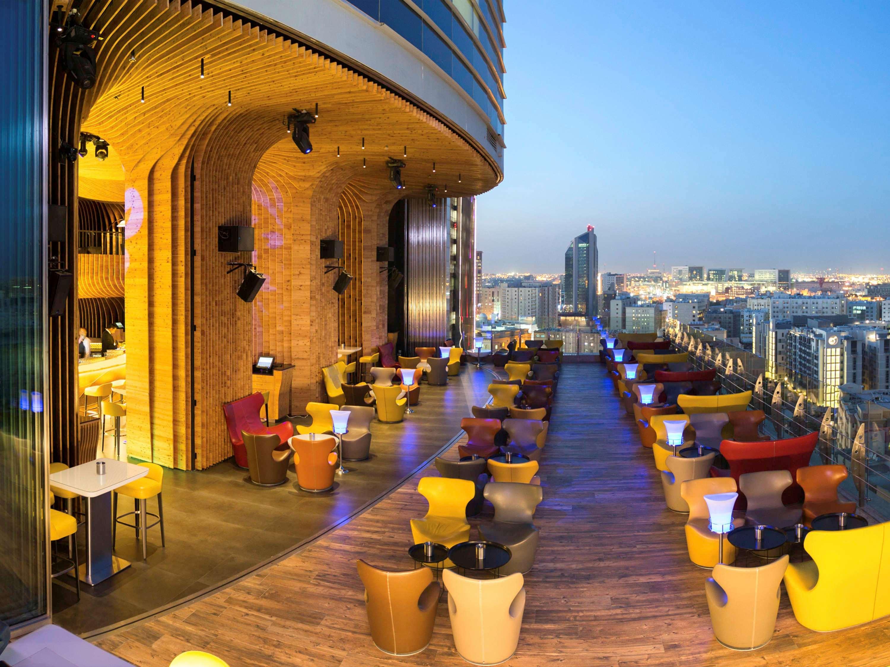 La Cigale Hotel Managed By Accor Доха Экстерьер фото Sky Bar