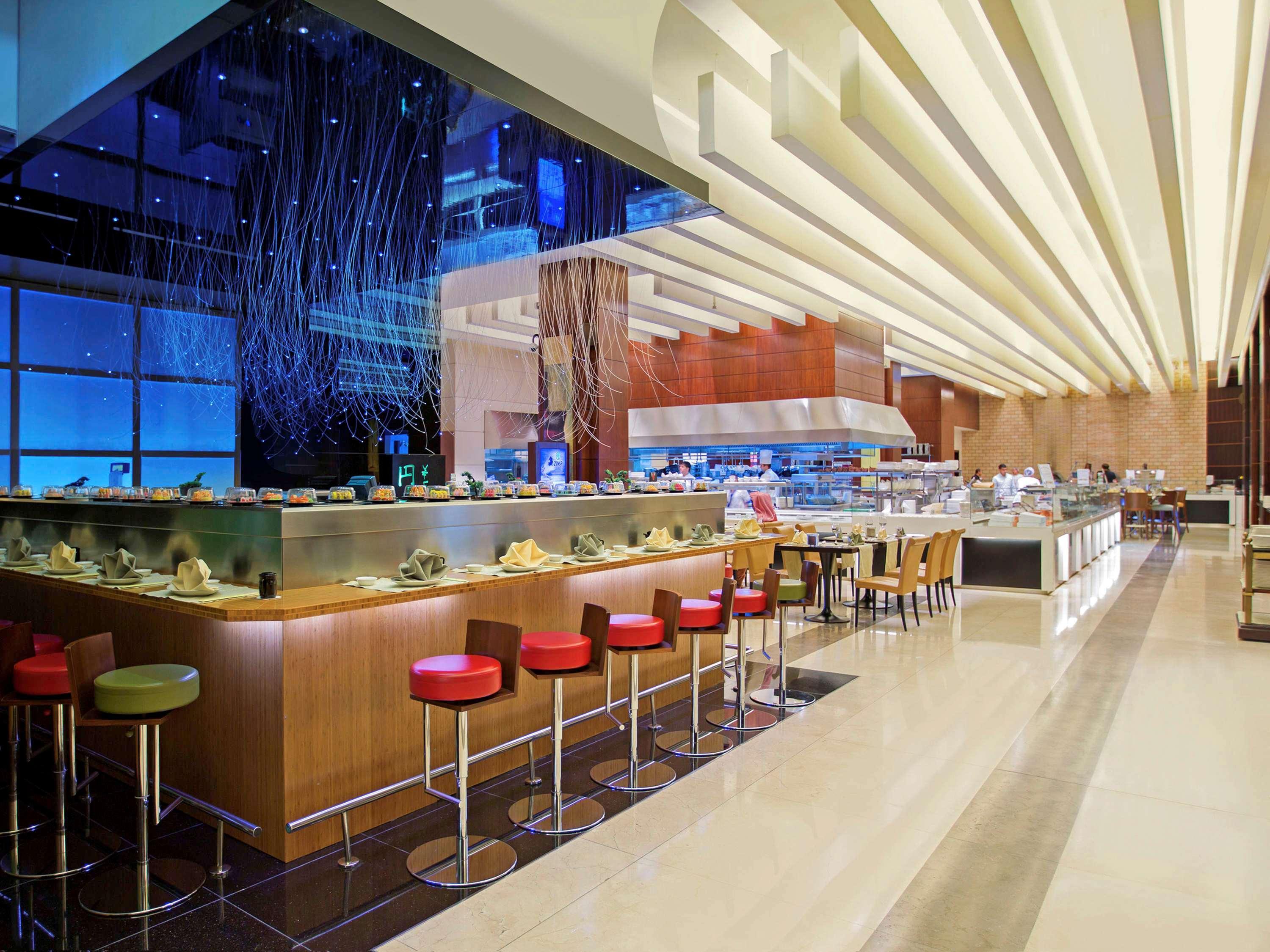 La Cigale Hotel Managed By Accor Доха Экстерьер фото The buffet at the Atlantis Paradise Island