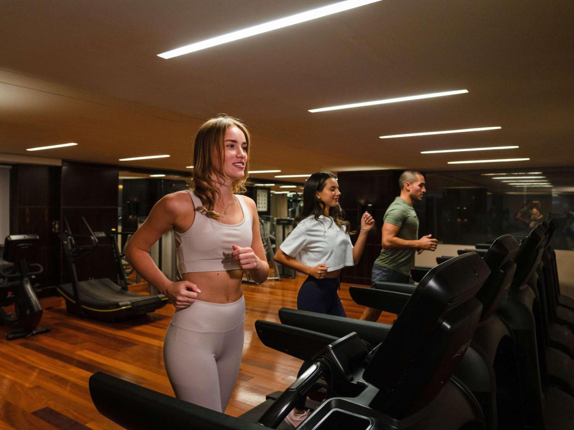 La Cigale Hotel Managed By Accor Доха Экстерьер фото A treadmill in use