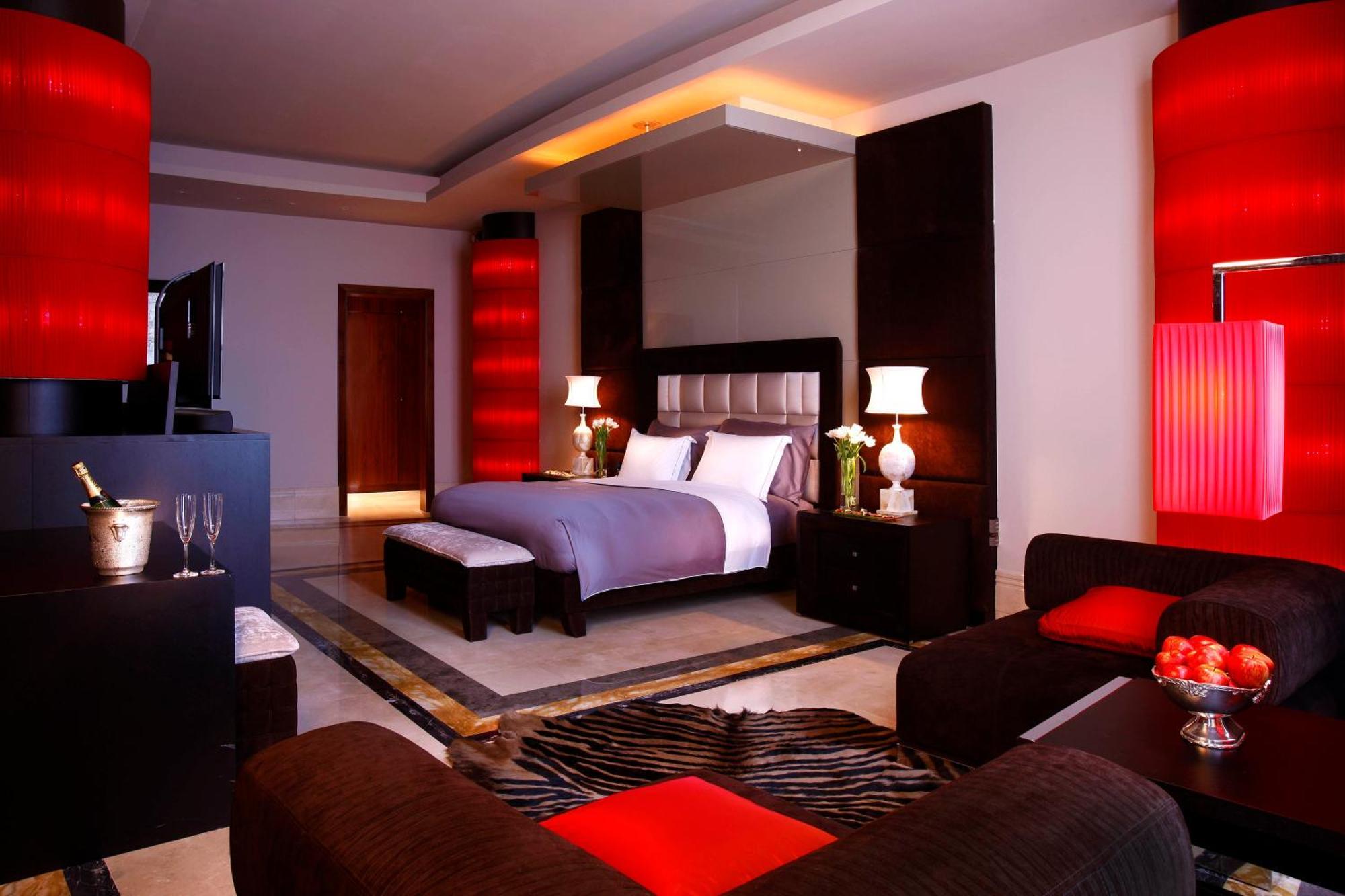 La Cigale Hotel Managed By Accor Доха Экстерьер фото Suite at the hotel